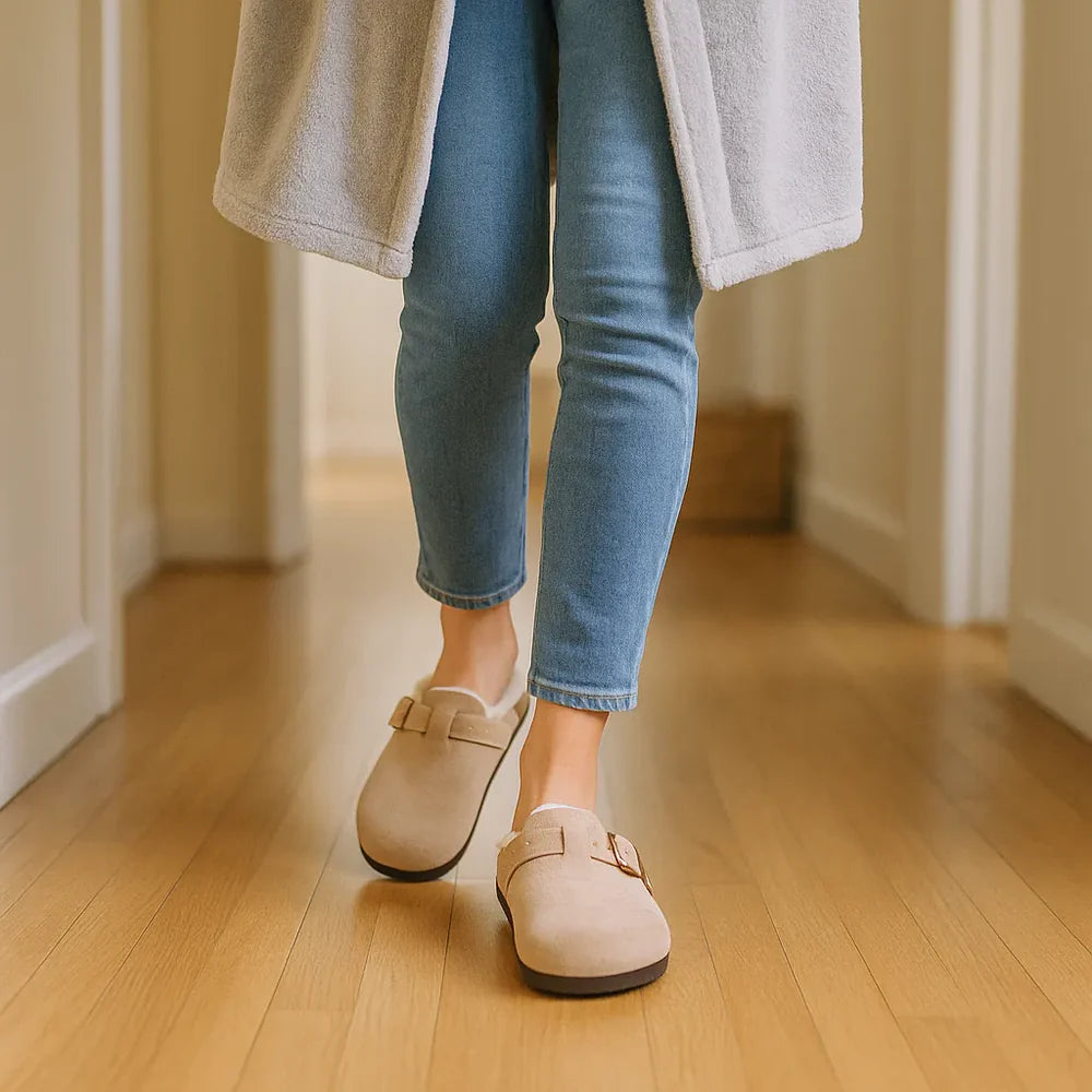 Pantuflas Clogs Fuzzy en Gamuza con Corderito