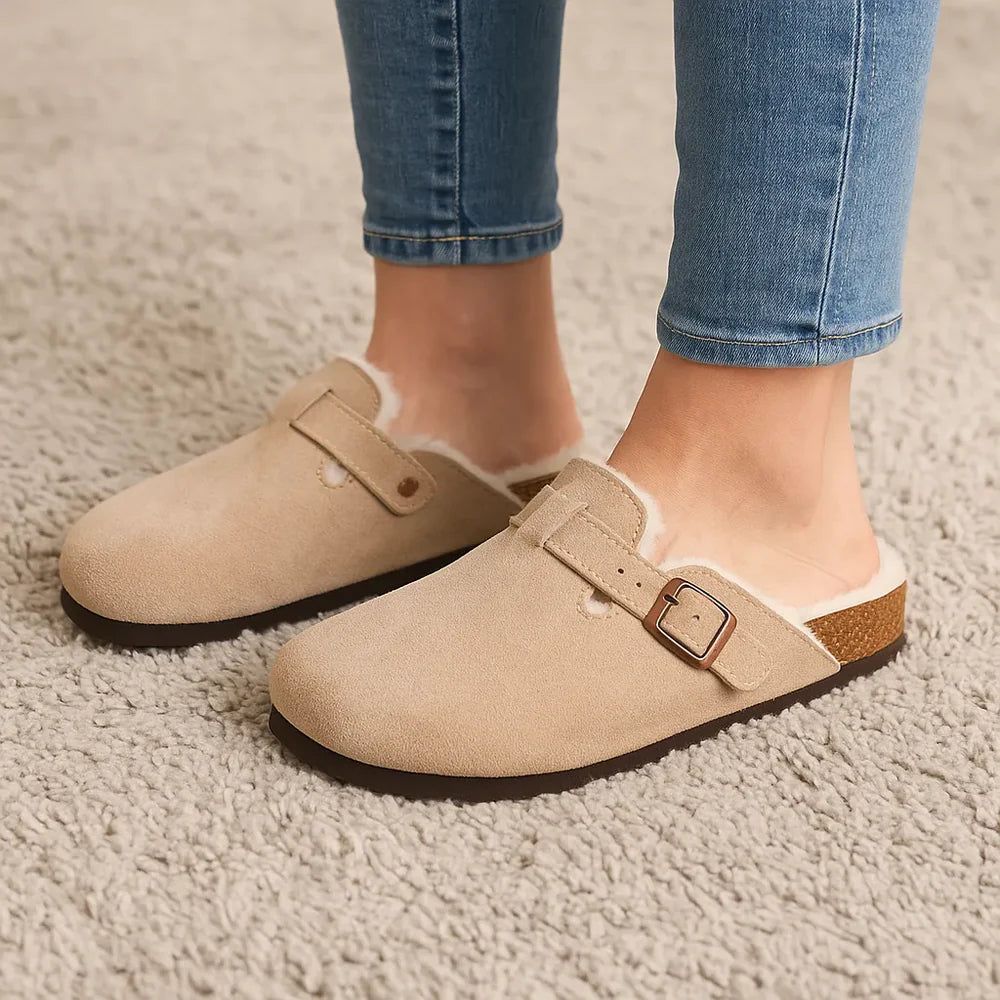 Pantuflas Clogs Fuzzy en Gamuza con Corderito
