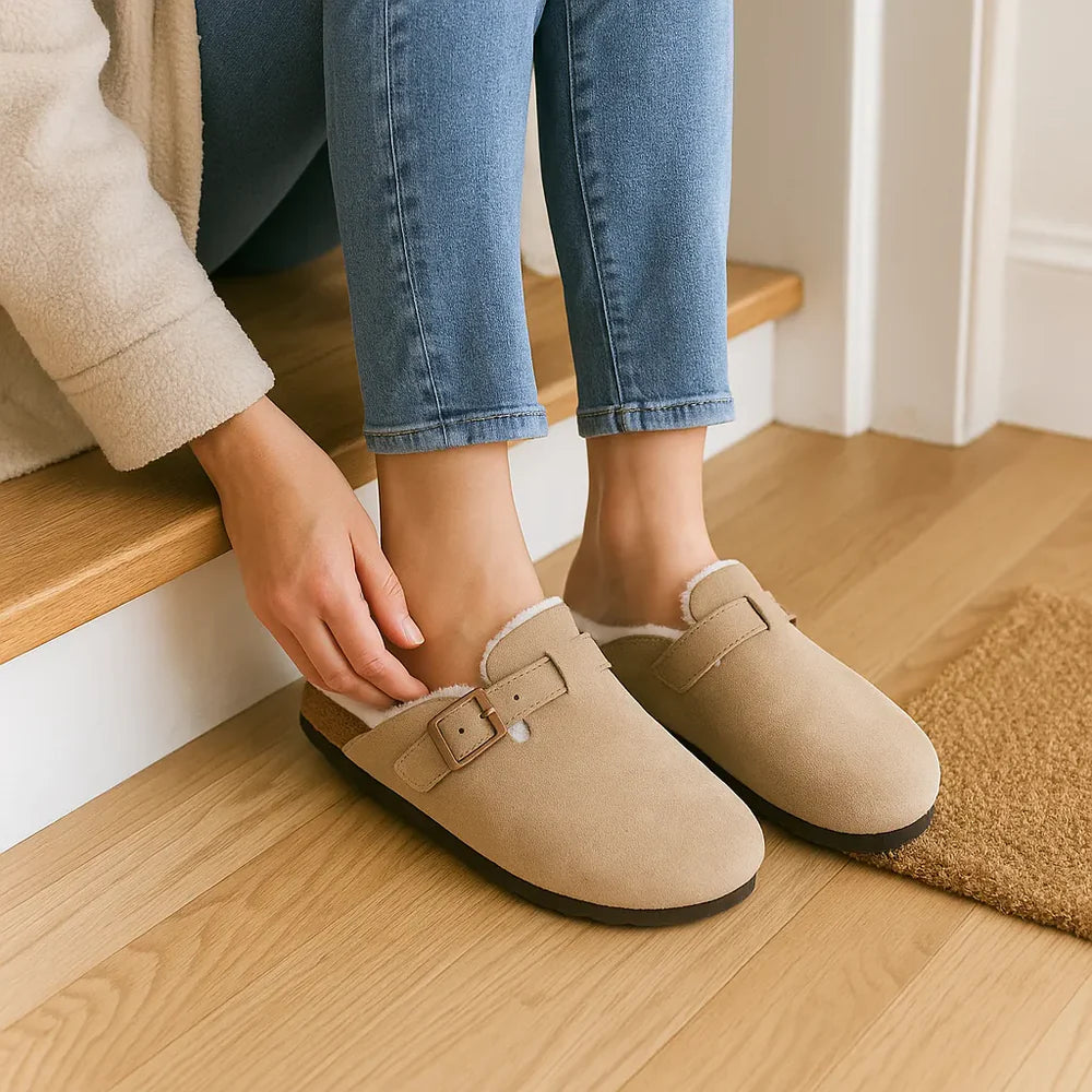 Pantuflas Clogs Fuzzy en Gamuza con Corderito