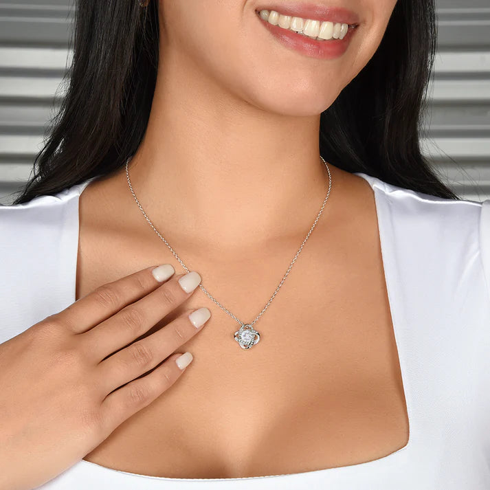Collar de nudo con tarjeta dedicatoria "Recuerda de quien eres nieta"
